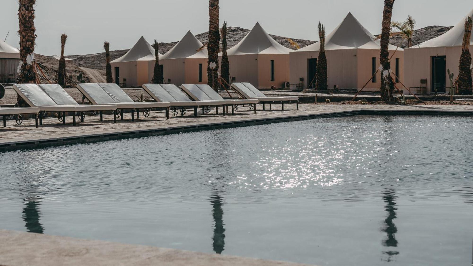 The White Camel Camp - Agafay Desert Activities بيت خشبي *