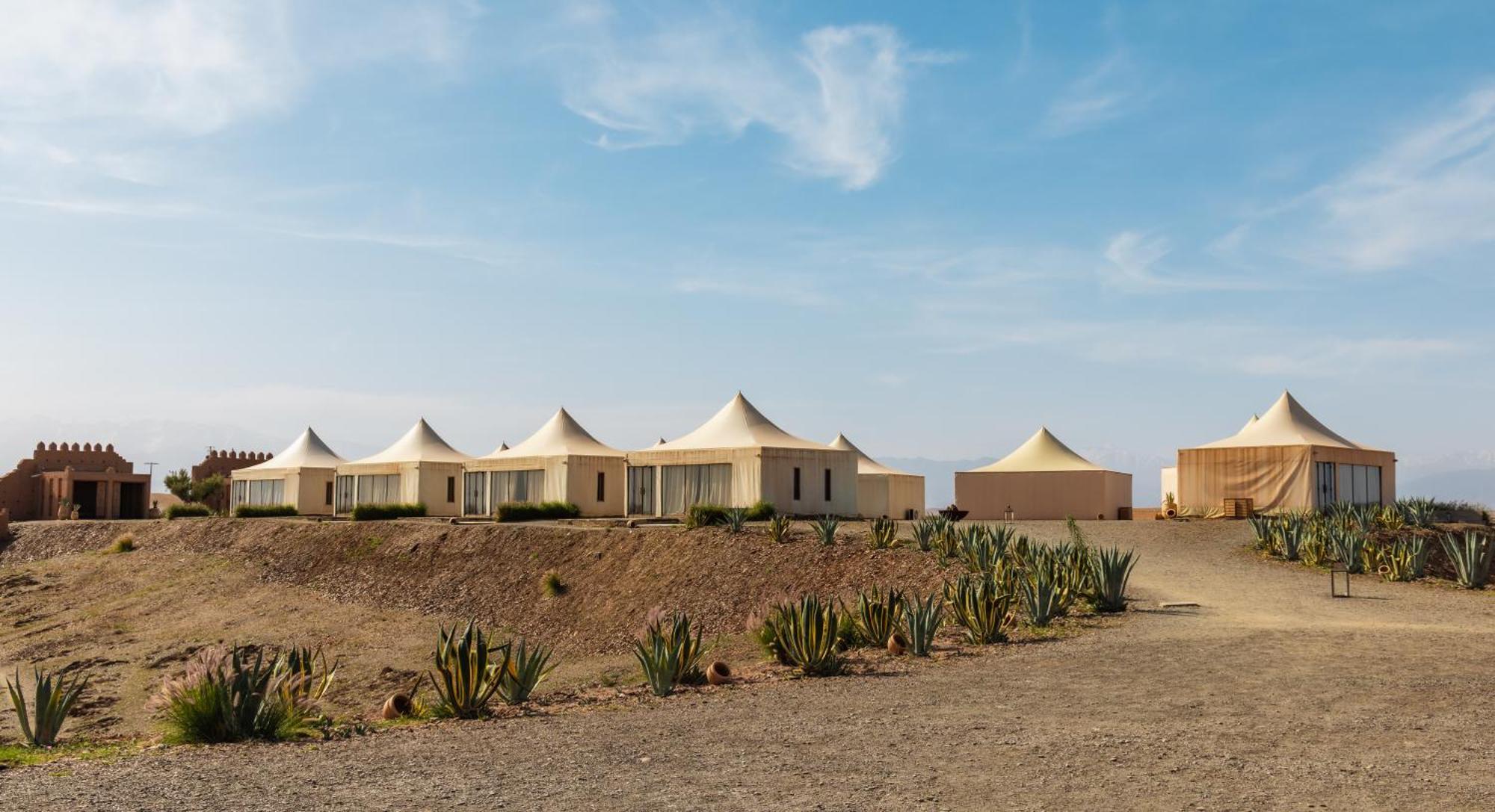 The White Camel Camp - Agafay Desert Activities بيت خشبي *