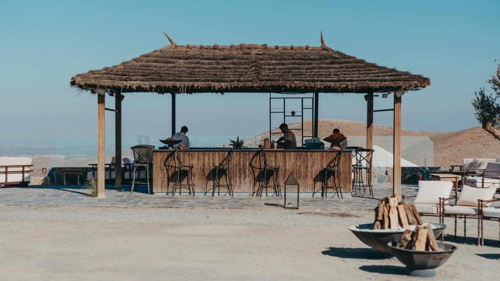 The White Camel Camp - Agafay Desert Activities بيت خشبي