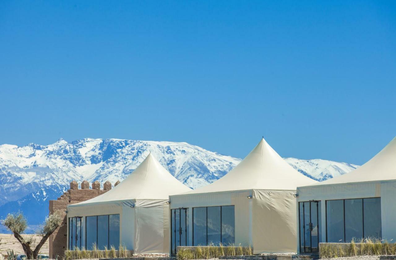 The White Camel Camp - Agafay Desert Activities بيت خشبي